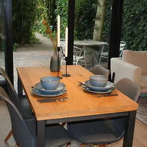 Couette-café Behind The Tree, Hoofddorp